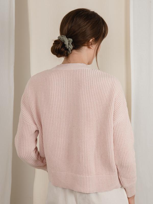 5 sustainable sweaters to stay cozy in winter